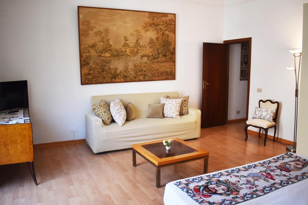 Appartamento Nel Centro Storico Di Palermo - Via Meli'S House Exteriör bild